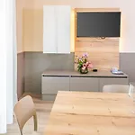 アパートホテル Residenza Panorama コステロマーノ