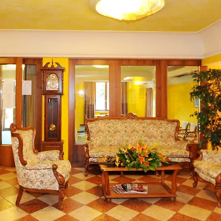 Residenza Panorama קוסטרמנו
