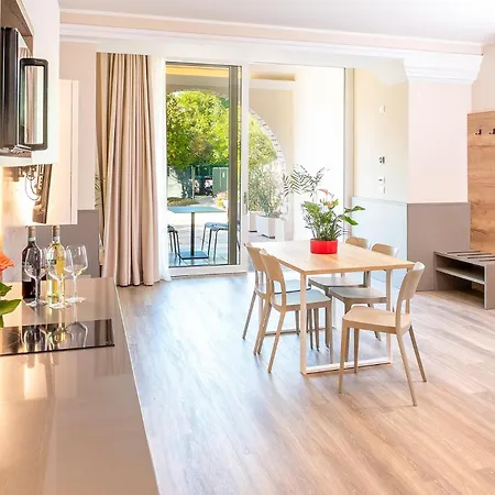 Residenza Panorama كوسترمانو