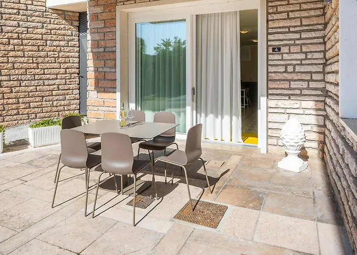 Residenza Panorama Апарт-отель Костермано