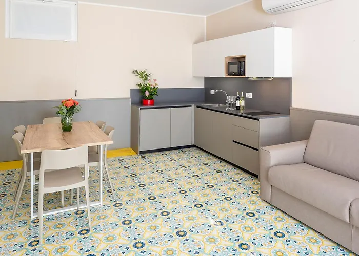 Residenza Panorama Апарт-отель Костермано